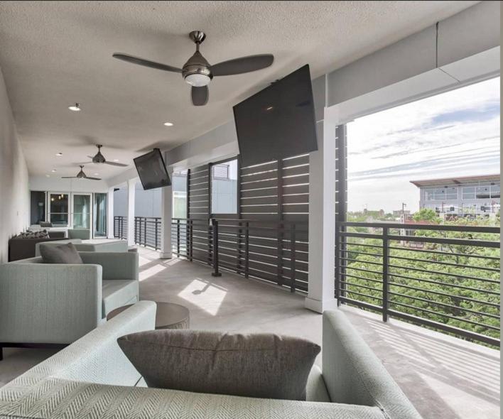 Riverwalk Penthouse Oasis W/Free Parking Gym Pool Сан Антонио Екстериор снимка