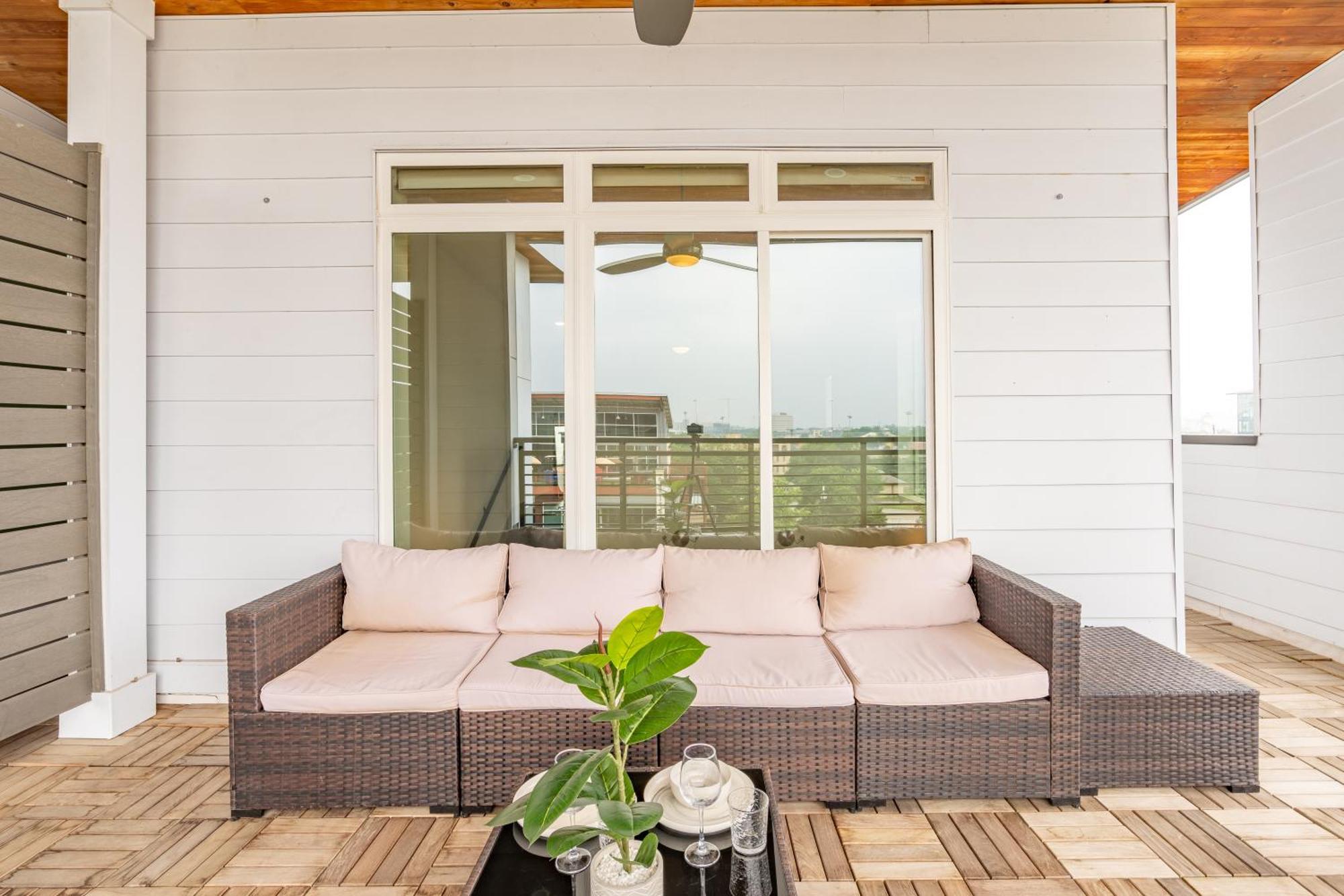 Riverwalk Penthouse Oasis W/Free Parking Gym Pool Сан Антонио Екстериор снимка